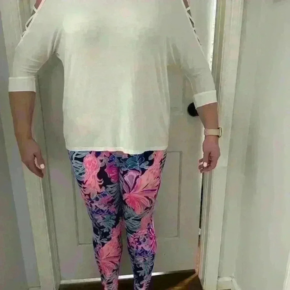 Molly & Isadora 1X off white top with sleeve cutouts Item# 3O - Picture 6 of 8